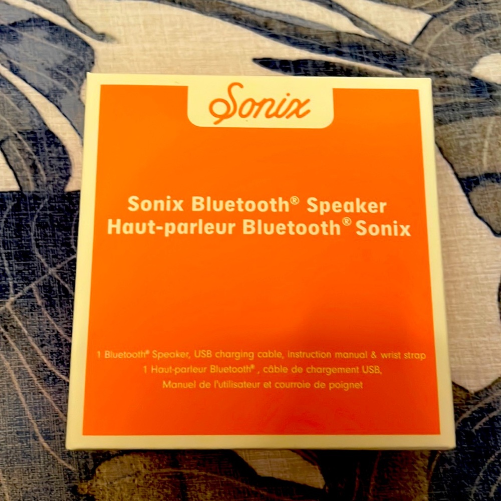 Sonix Bluetooth Speaker. Pink . New
